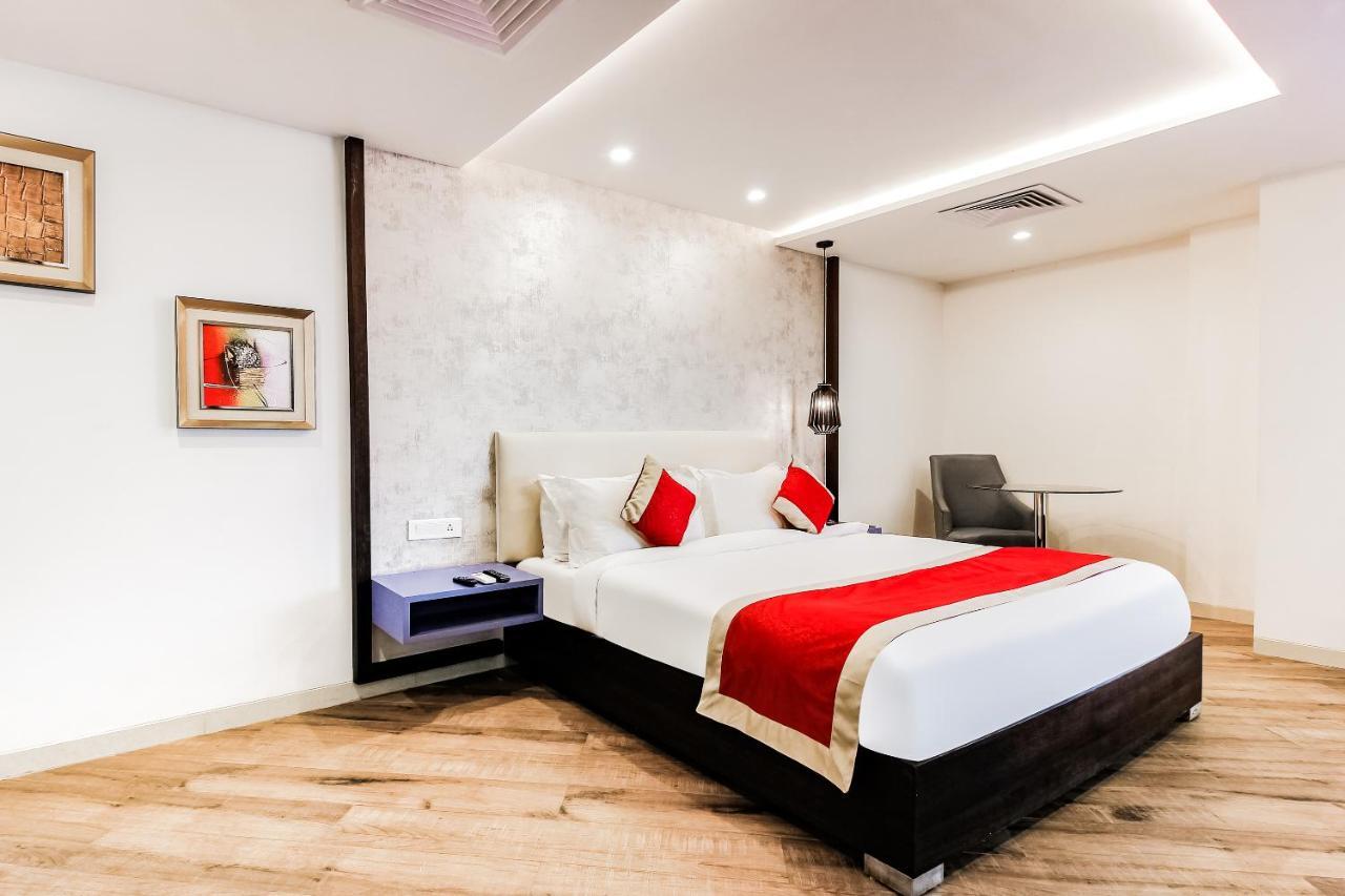 Palette - Hotel Kass Khapri ภายนอก รูปภาพ