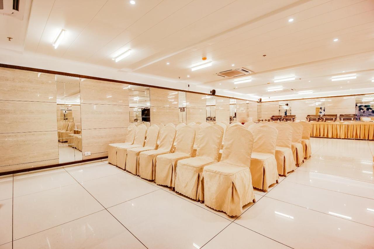 Palette - Hotel Kass Khapri ภายนอก รูปภาพ